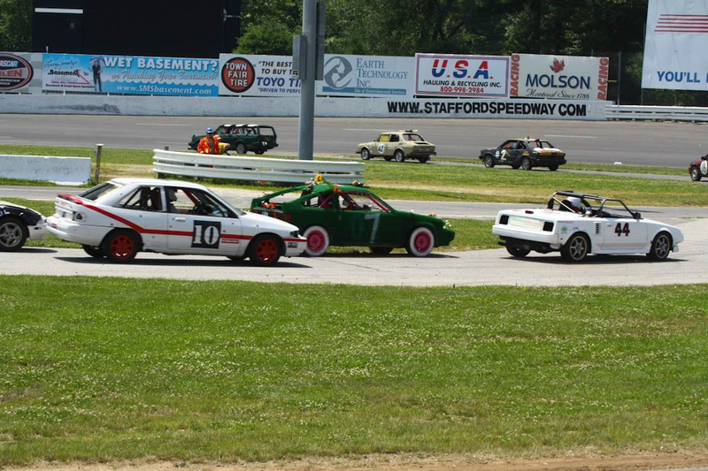 Illustration for article titled The 24 Hours Of LeMons New England 2009 Über Gallery, Part 1